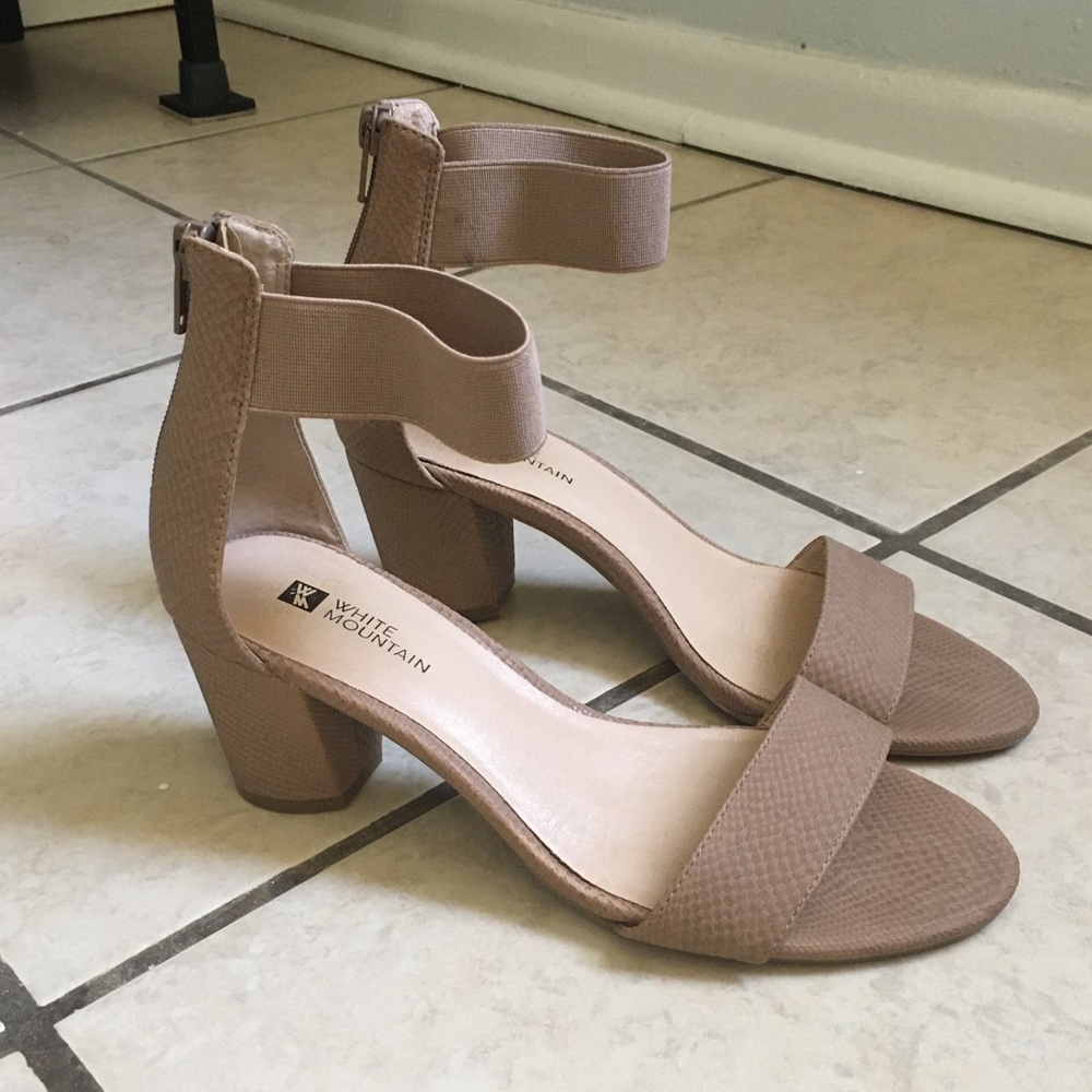White Mountain tan heels Sz 6